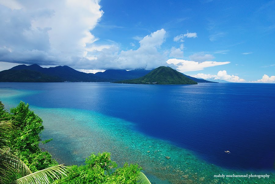 Isla Maitara desde Ternate (Molucas). Foto: Mahdy Muchammad.